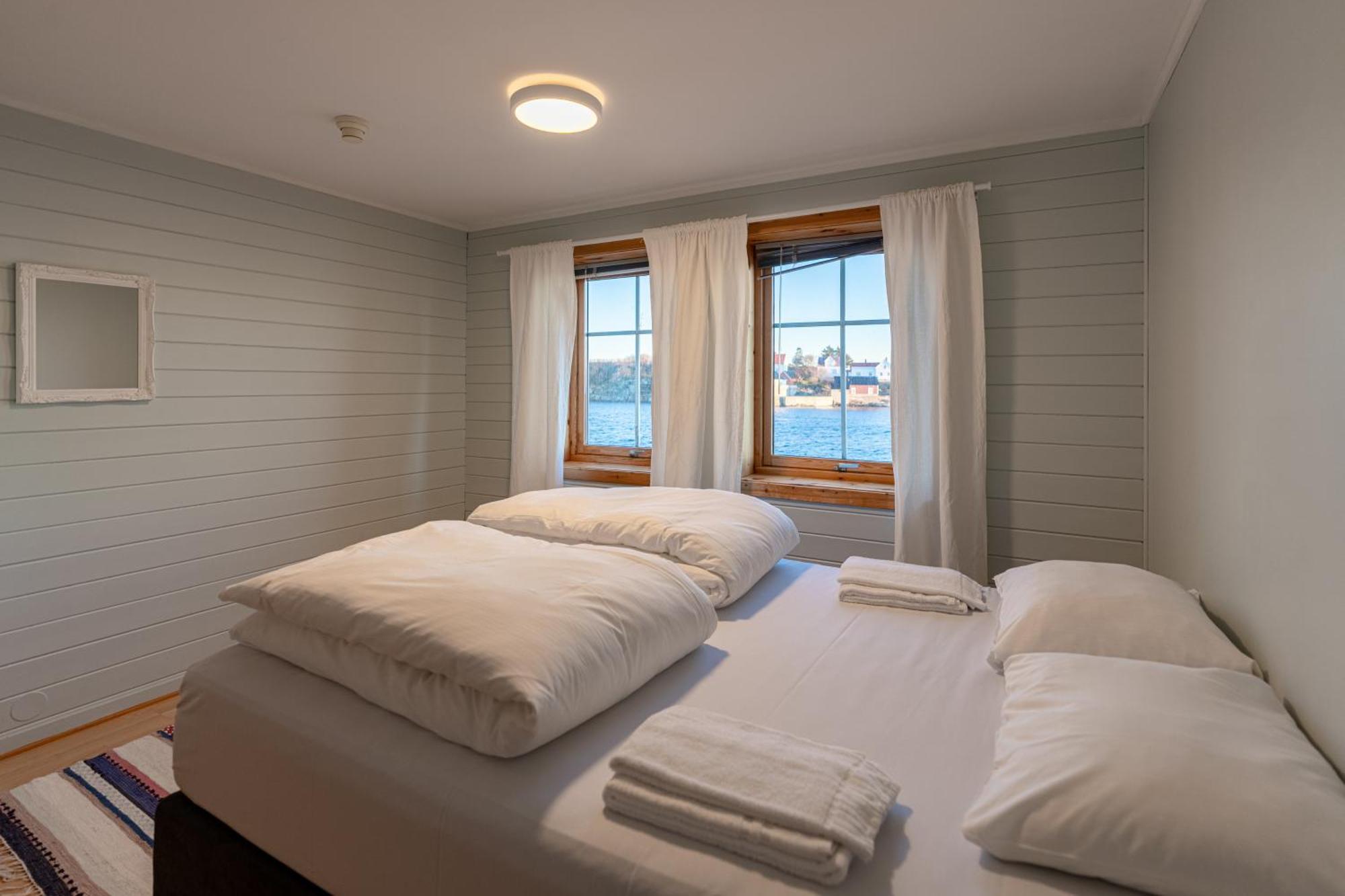 Henningsvaer Rorbuer Hotel Exterior photo
