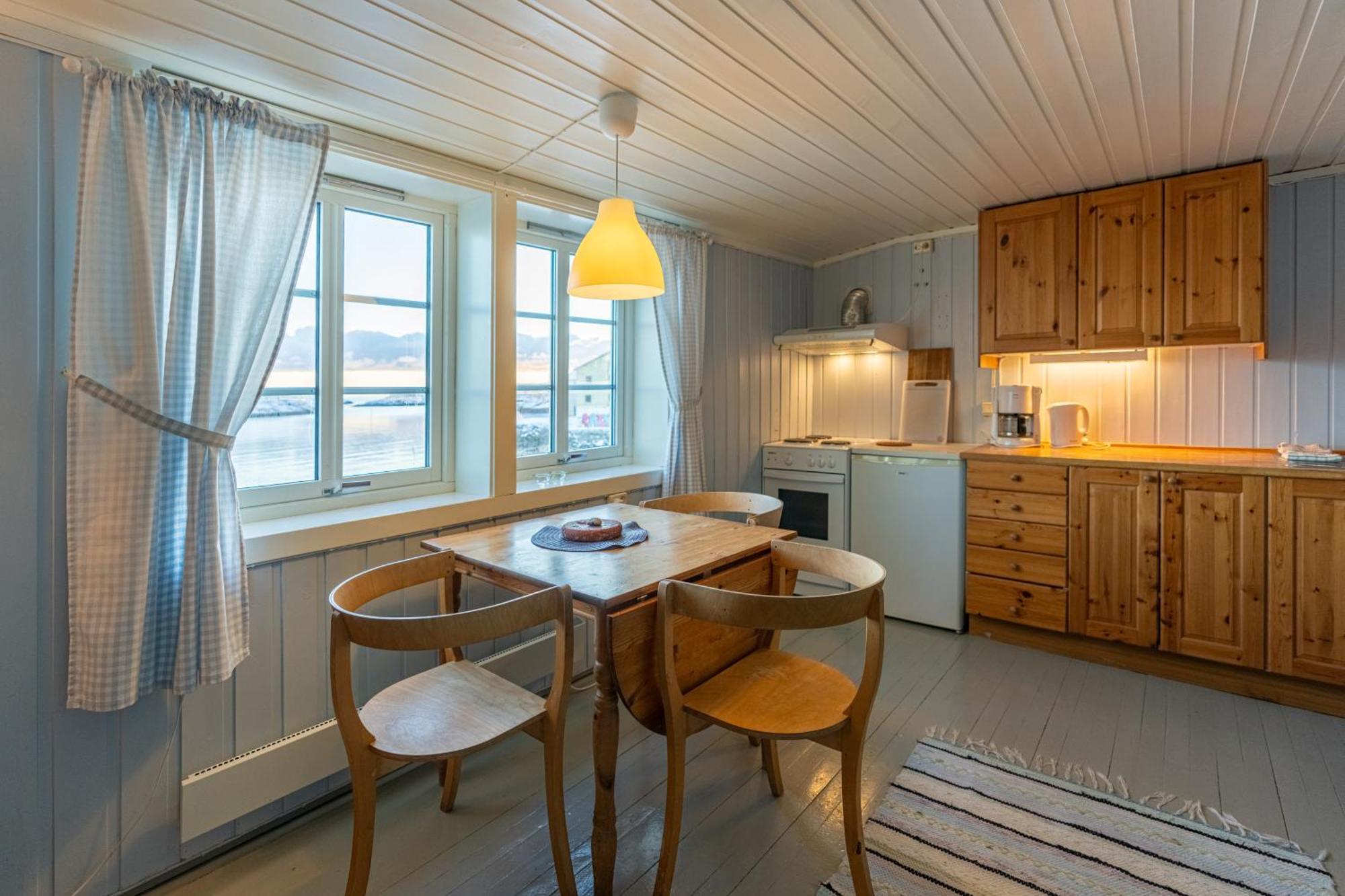 Henningsvaer Rorbuer Hotel Exterior photo