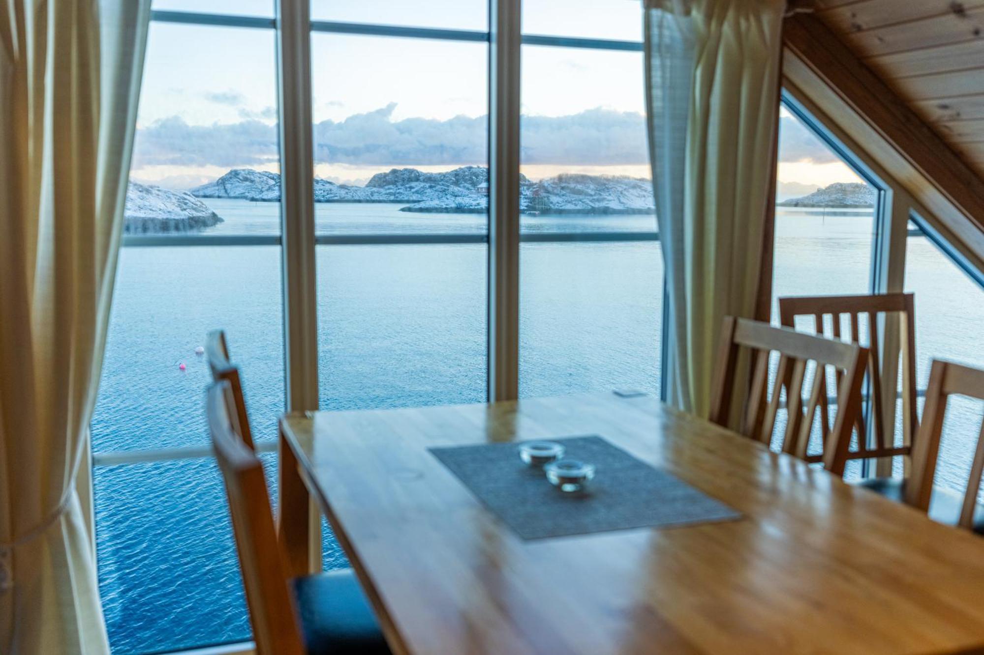 Henningsvaer Rorbuer Hotel Exterior photo