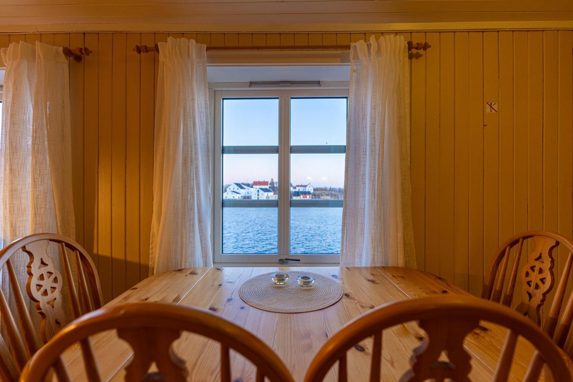 Henningsvaer Rorbuer Hotel Exterior photo