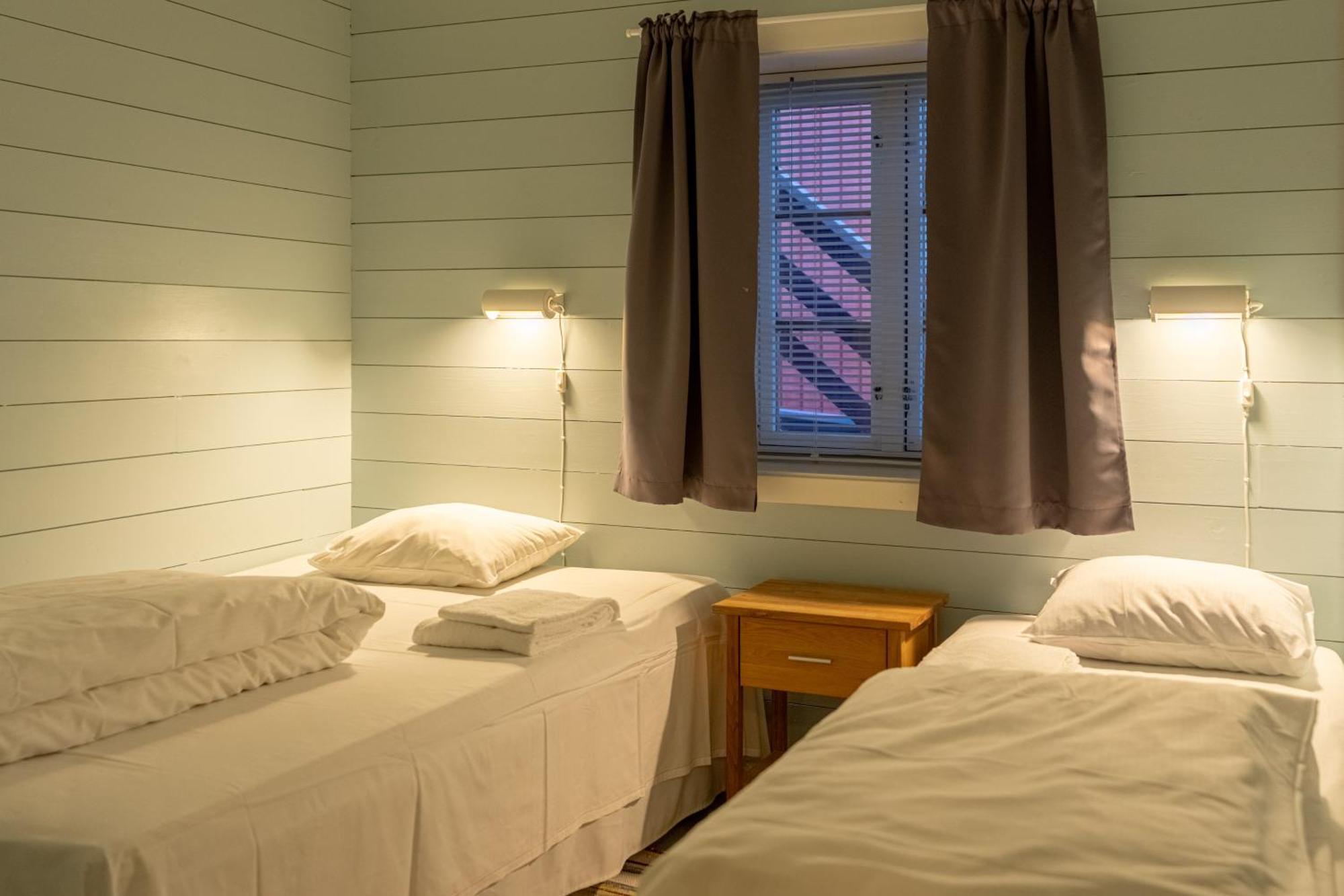 Henningsvaer Rorbuer Hotel Exterior photo
