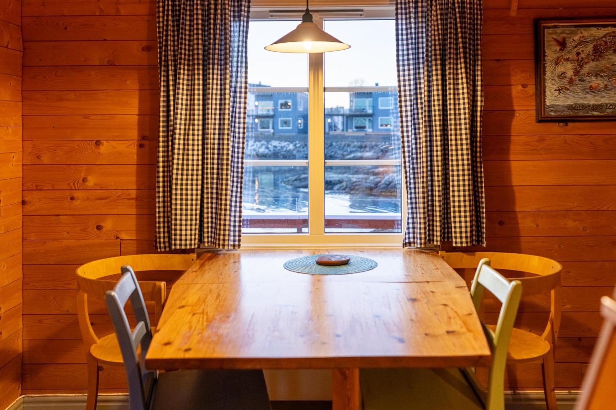 Henningsvaer Rorbuer Hotel Exterior photo